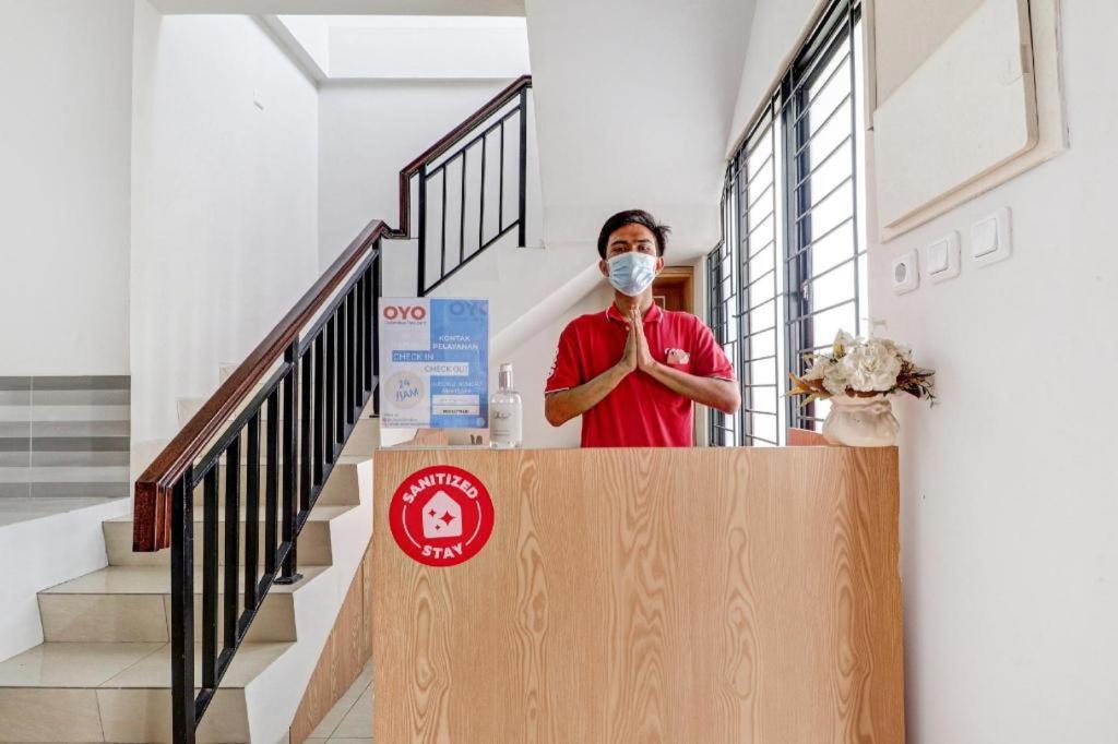 Oyo 90688 Marta Residence Karawang Extérieur photo